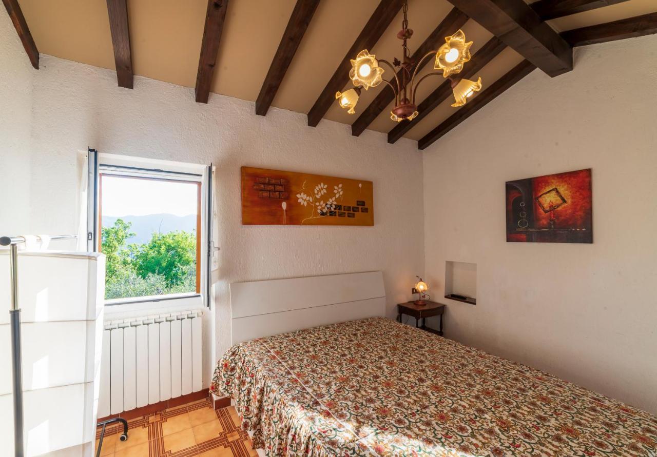 Casetta Maduneta Immersa In Un Oliveto Dolceacqua Exteriör bild